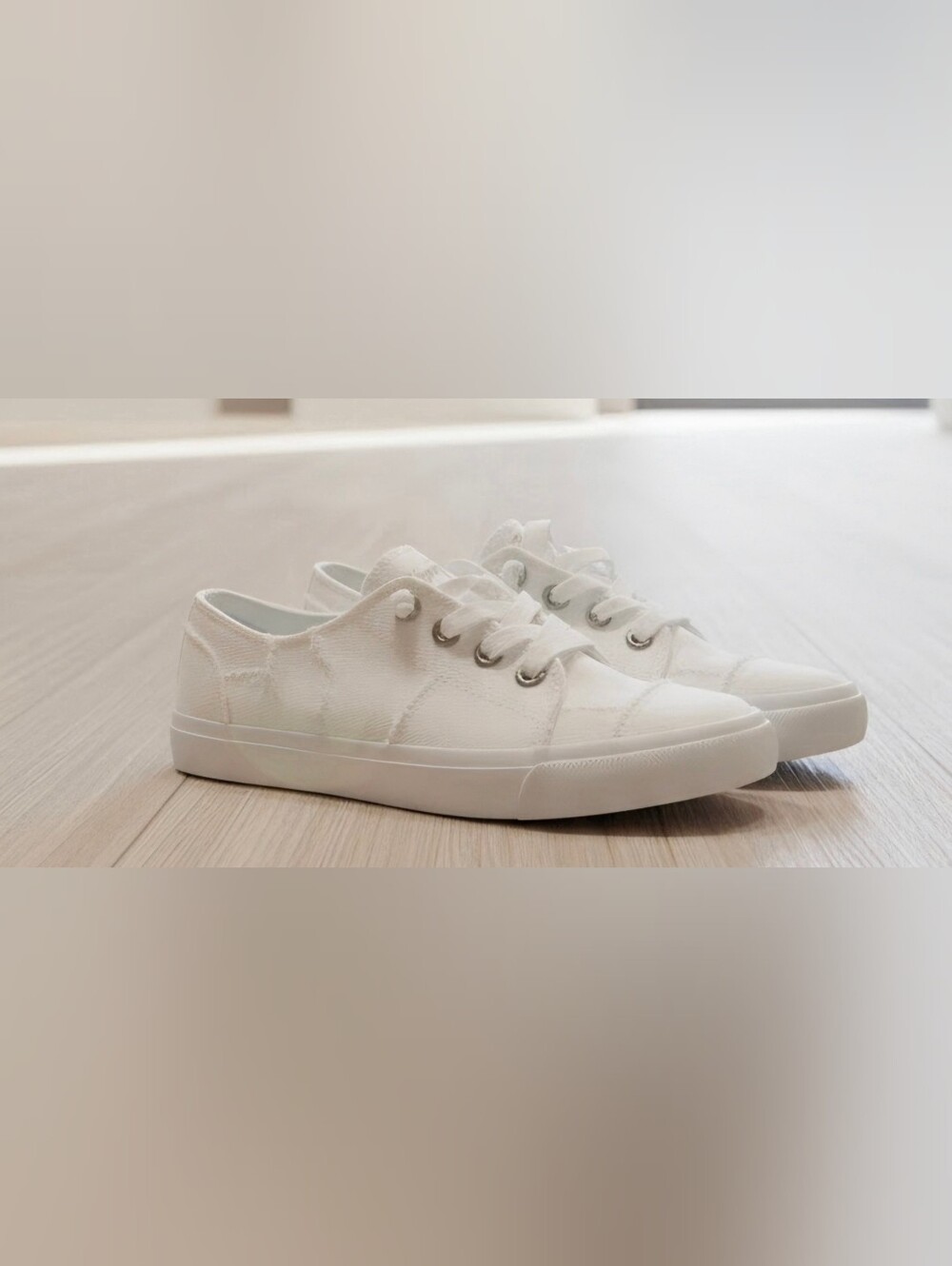 Blowfish Women's White Low-Top Canvas Sneakers